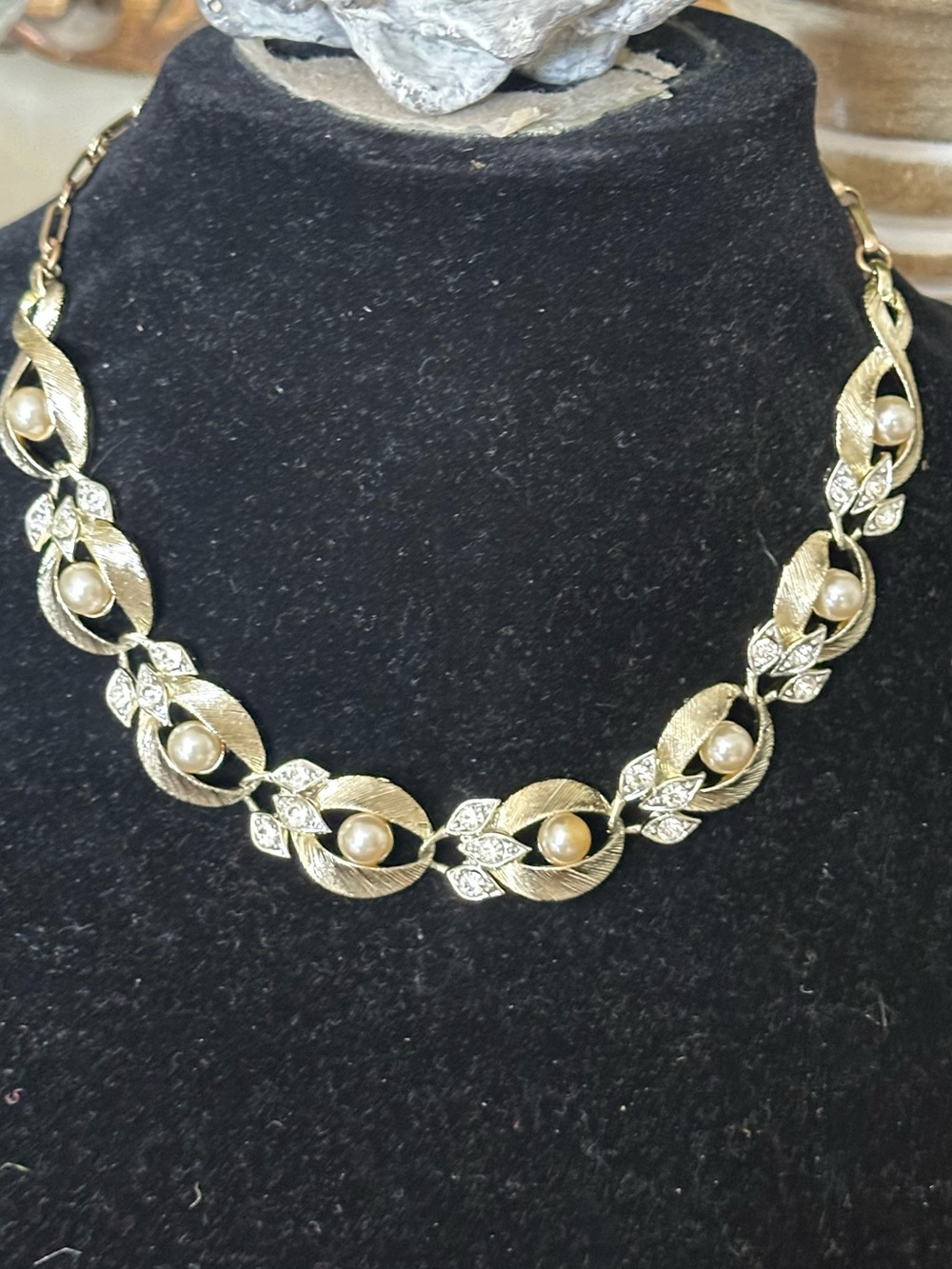 Vintage Lisner brushed gold-tone necklace